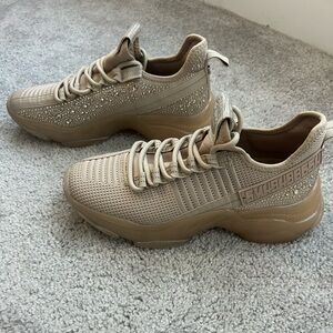 Steve Madden Beige Lace Up Sneakers Tennis Shoes 9